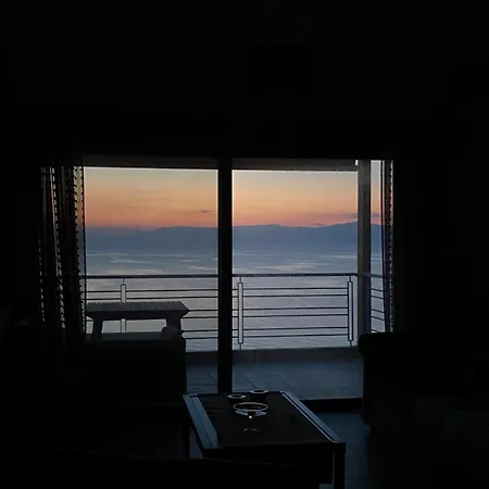 Apartment διαμερισμα μπροστά στη θάλασσα *